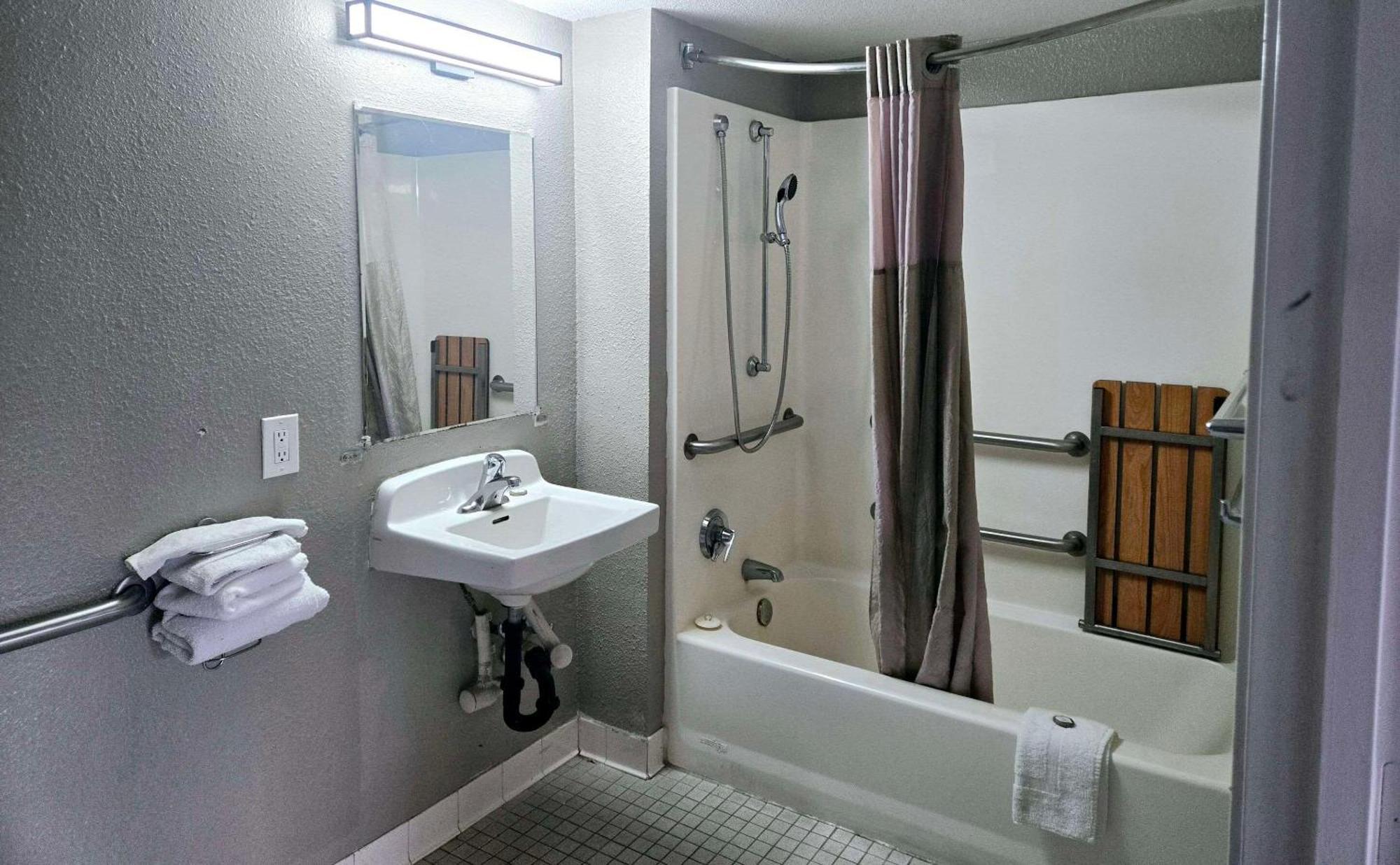 Park Inn By Radisson, เทรซี ภายนอก รูปภาพ